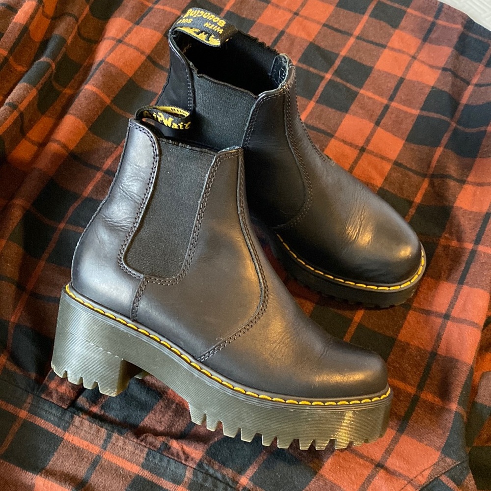 DR. MARTENS | ROMETTY WYOMING LEATHER PLATFORM CHELSEA BOOTS